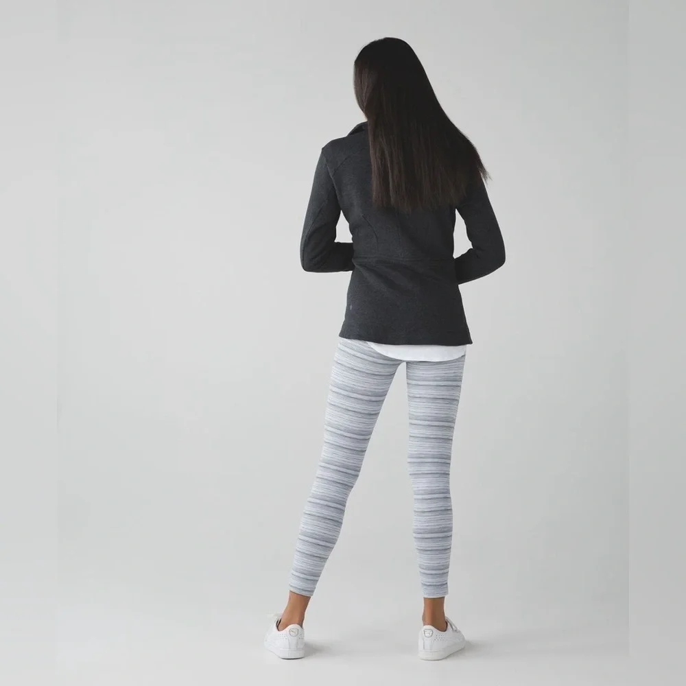 EUC Lululemon High Times Pant *Luxtreme ••Cyber Stripe White Silver Fox Sz 6